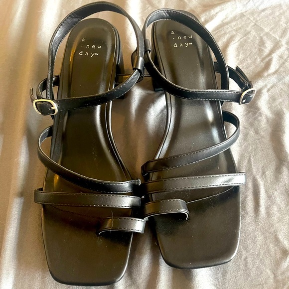 Strappy trendy heels. Size 10. Black. - Picture 1 of 2